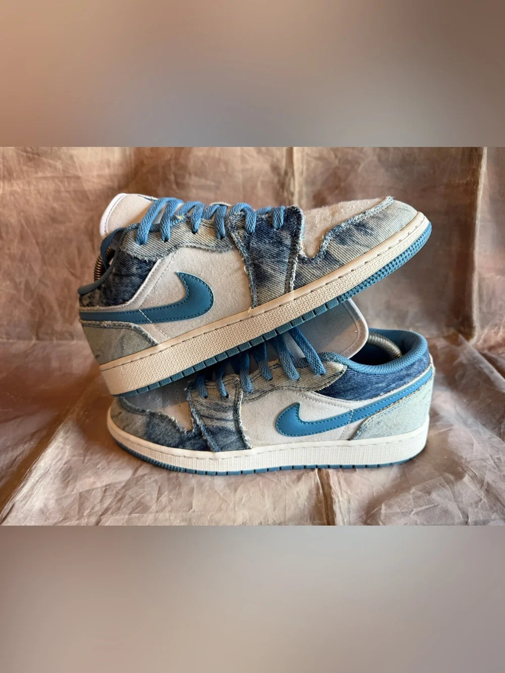 Nike Air Jordan Retro 1 Low “Denim” size 7Y